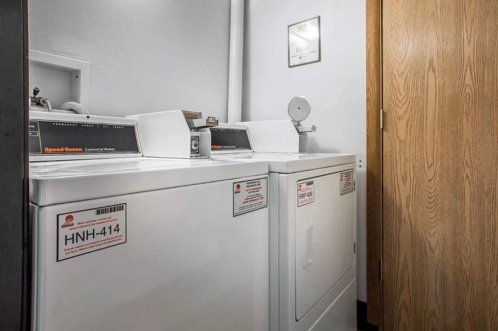 Econo Lodge Inn & Suites Dubuque
