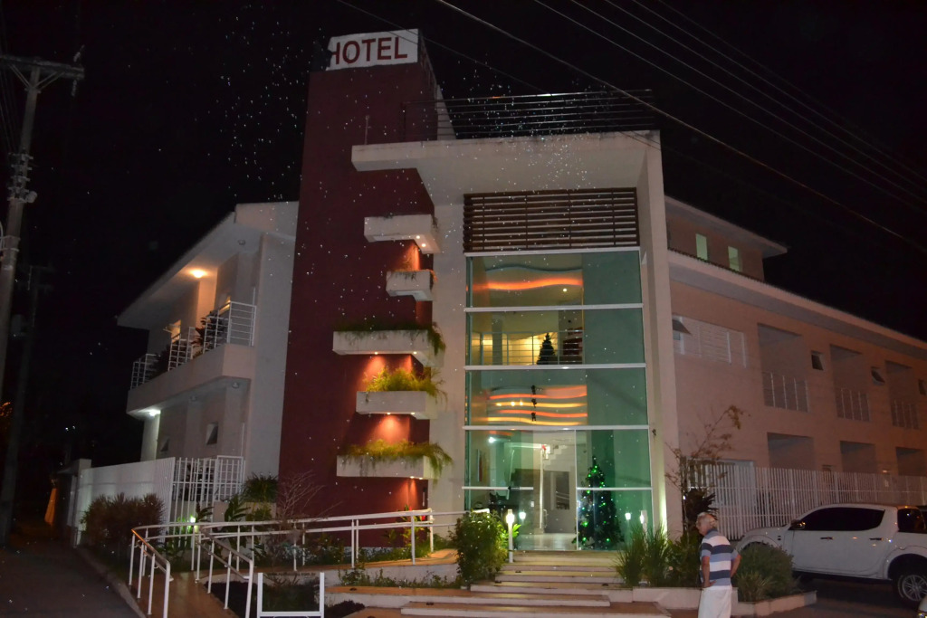 Hotel Rosa da Ilha Guaruja - 80m do mar, 02 piscinas, sala de jogos, brinquedão de percurso para crianças
