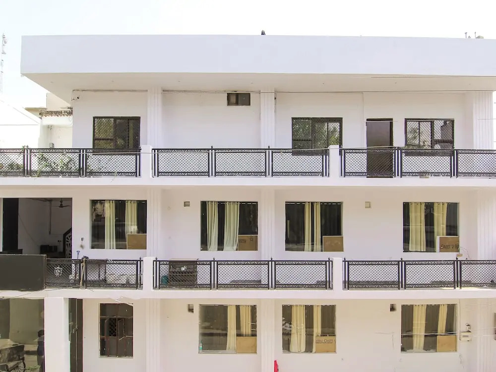 OYO 13652 Hotel Rajput