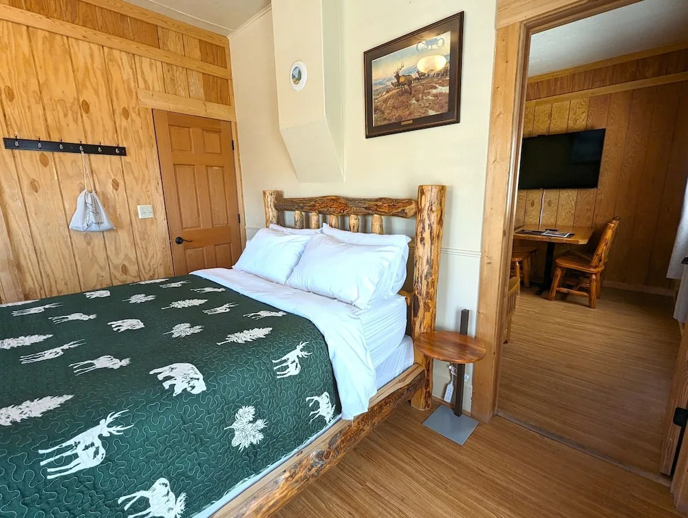 Yellowstones Treasure Cabins