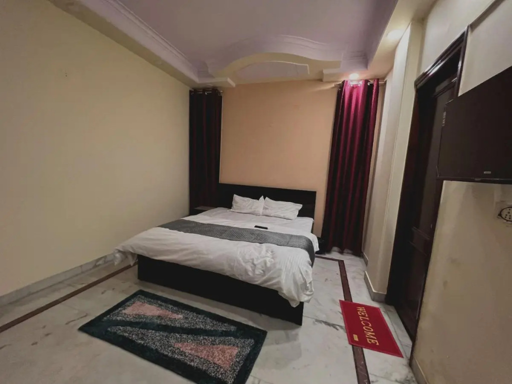 Oyo 703859 Hotel Greeno