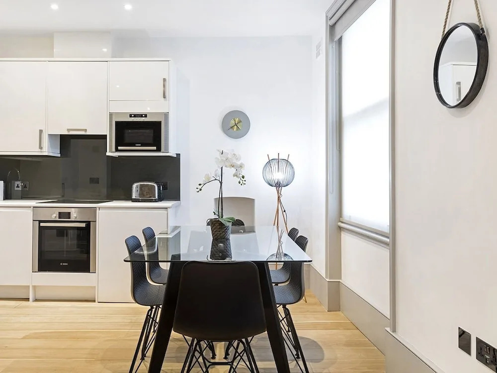 Kensington Holiday Stay