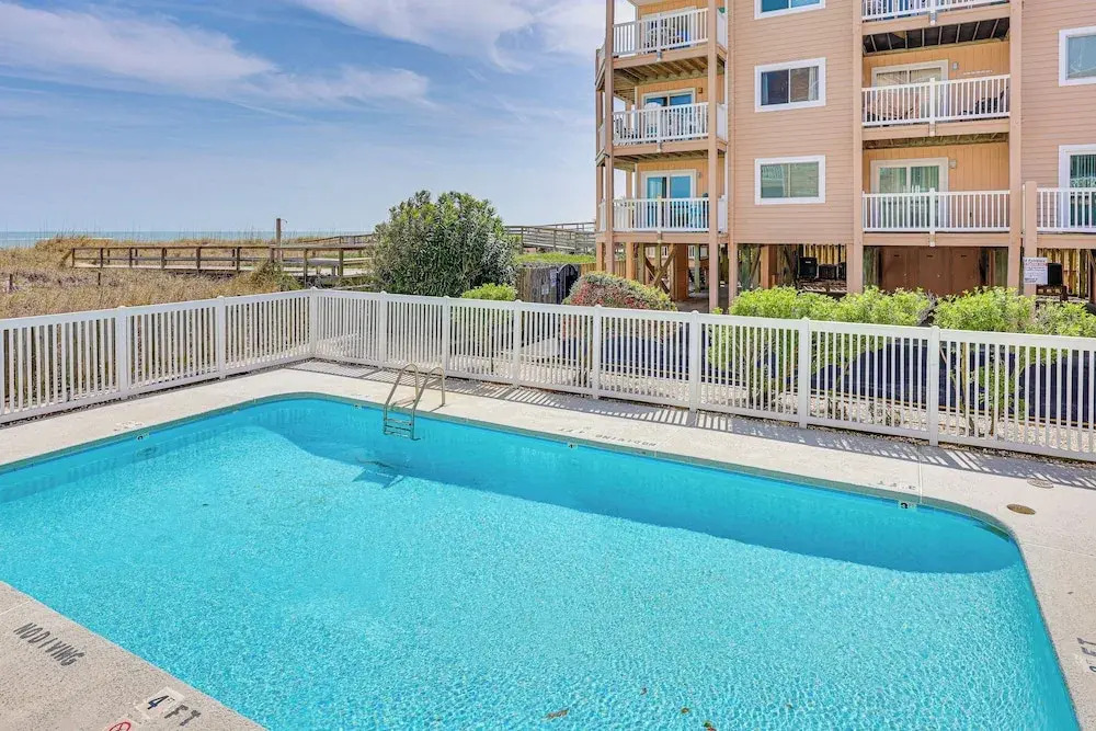 Carolina Beach Condo w/ Balcony & Ocean Access!