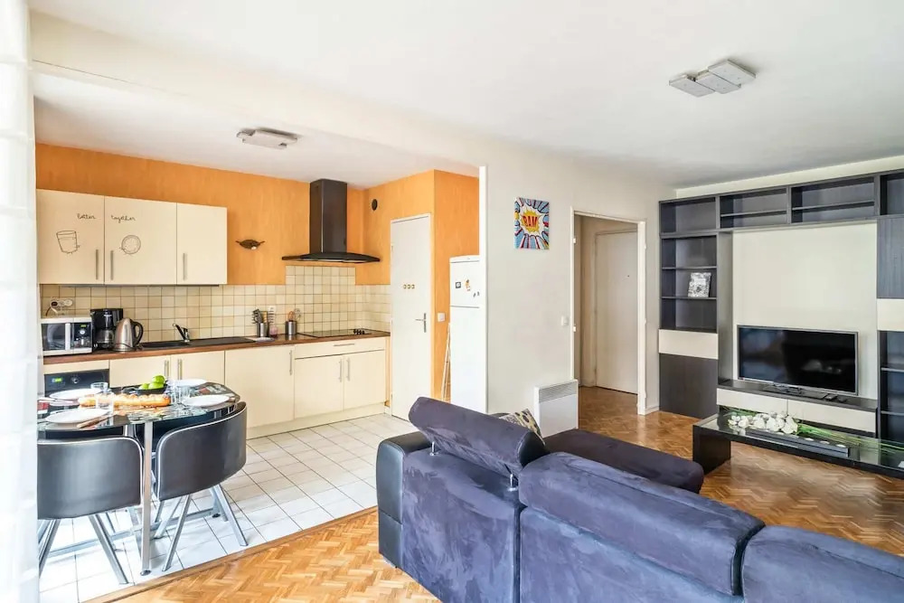 Center T2 With Terrace, Private Garage