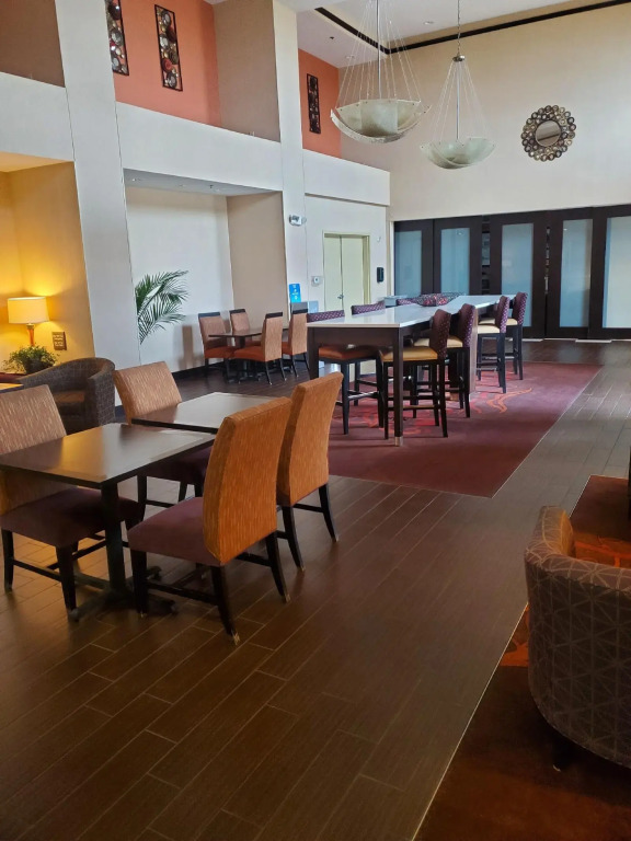 Hampton Inn & Suites Jamestown, ND