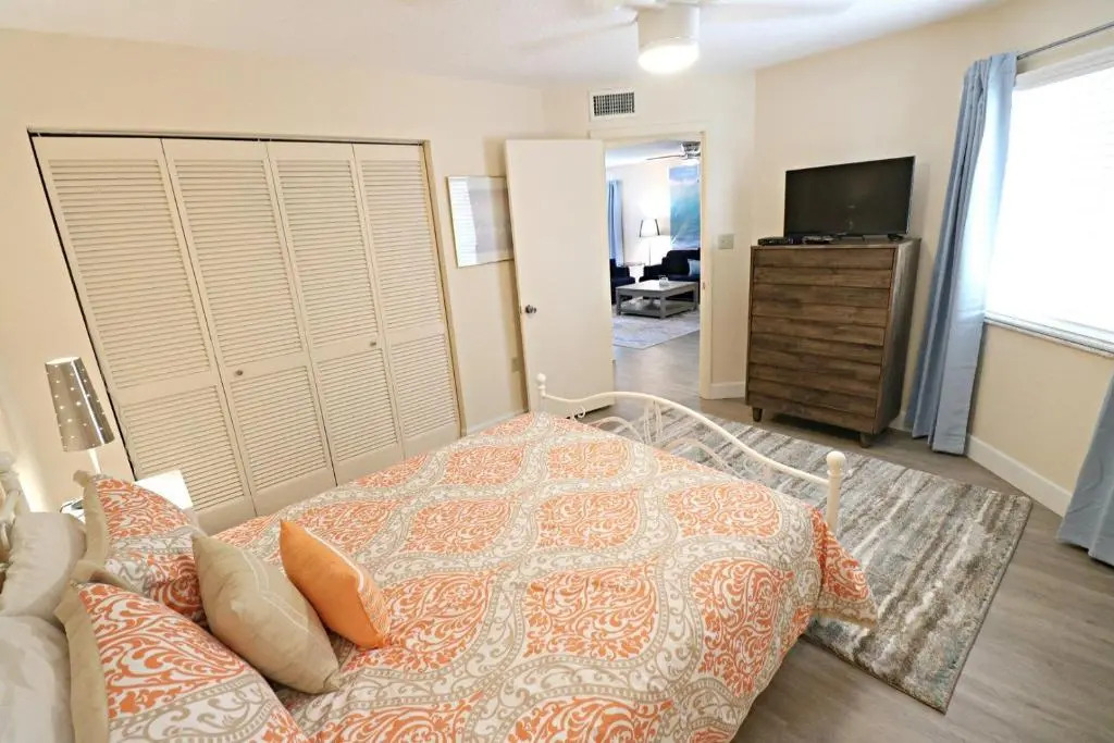 Ocean Village Club K32