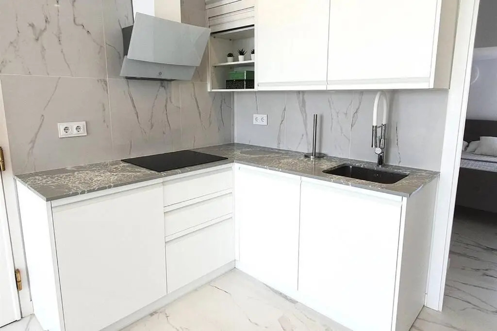 SKOL 645. Exclusive Three Bedrooms Apartment with Sea Views