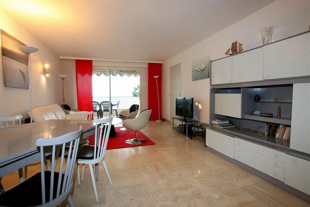 Cannes Beach 514