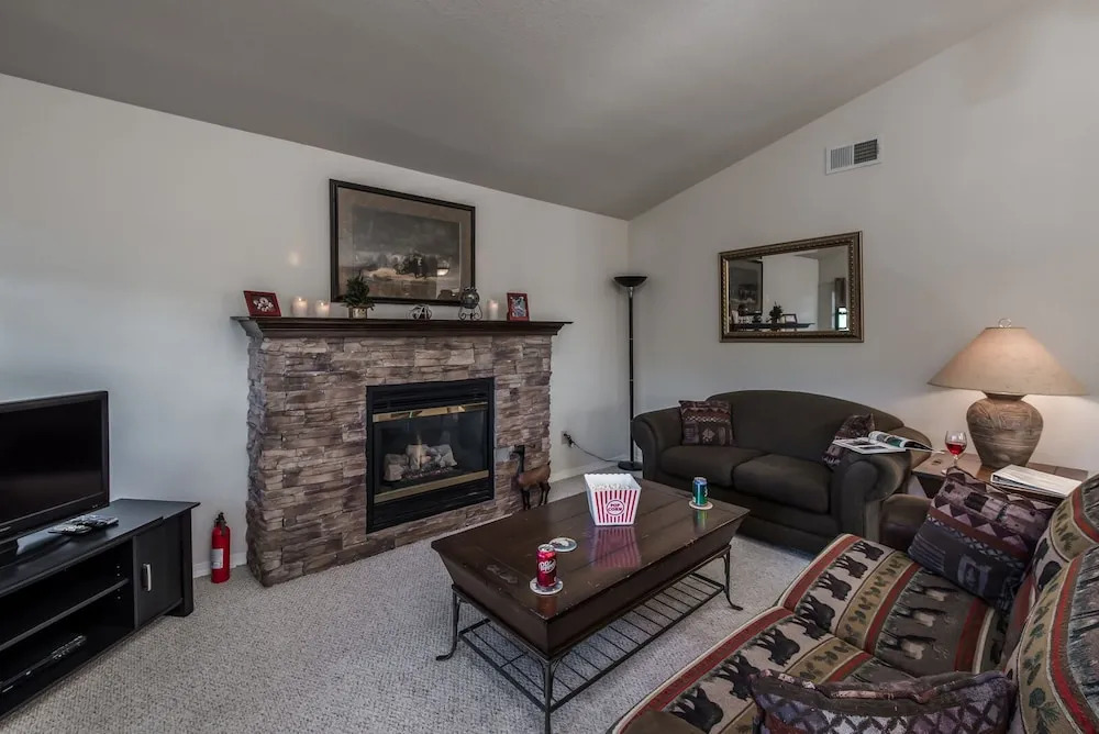 411alpinevillage100mtncb - Alpine Village Cabin #100