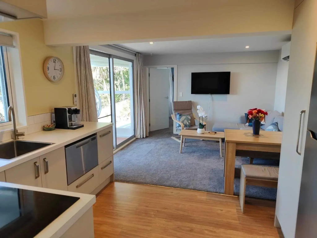 Newly Renovated Hillside Apartment Close To City
