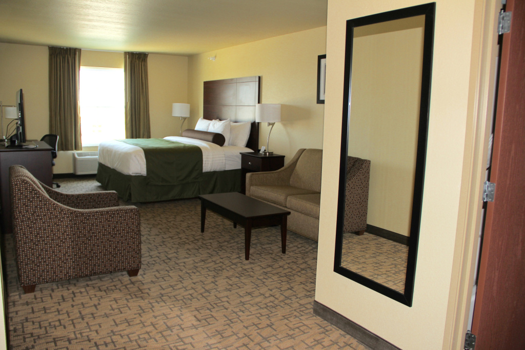 Cobblestone Hotel & Suites - Devils Lake