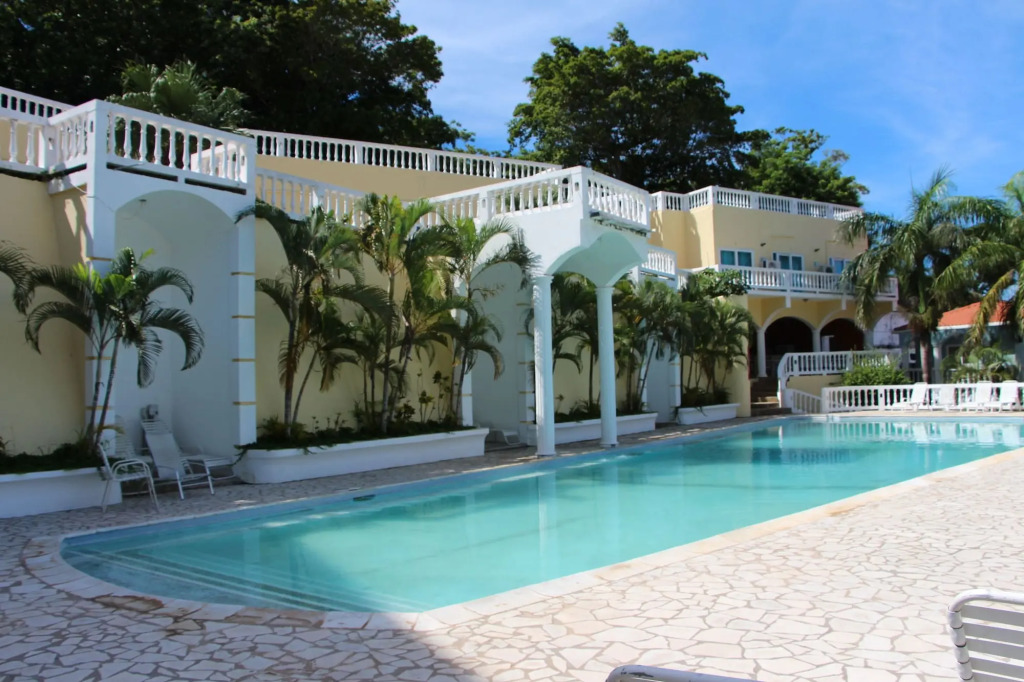 West End Dive Resort