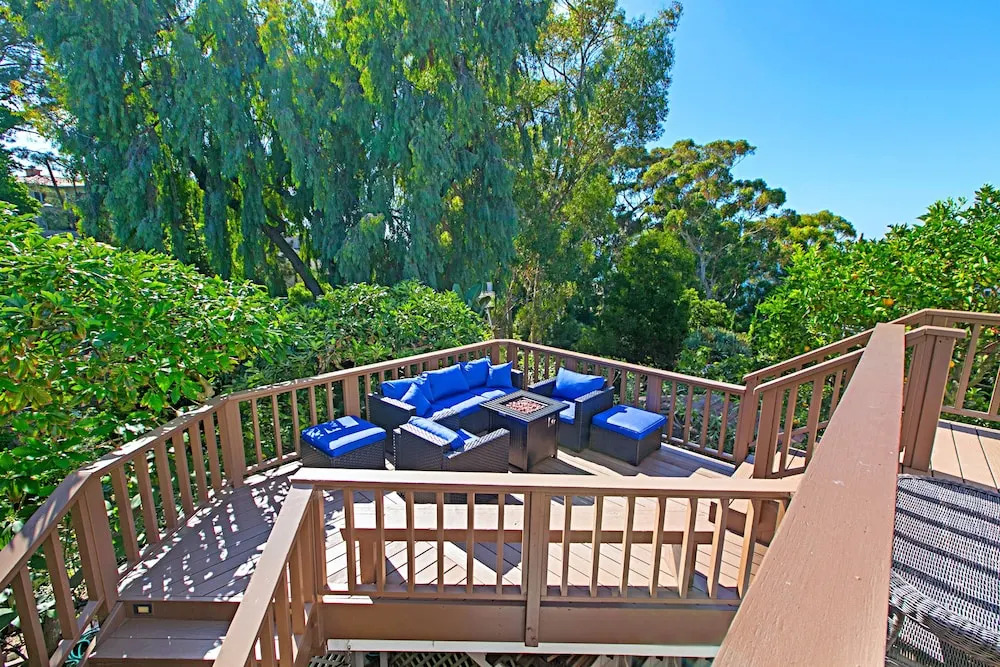 Ocean-view Ge Getaway With Huge Fenced Yard 5 Bedroom Home