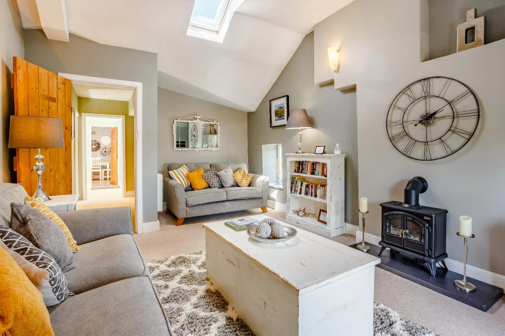 Broadrock Accommodation - Clock Cottage