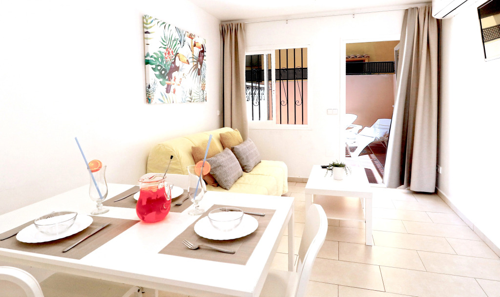 Naika Studios & Apartments