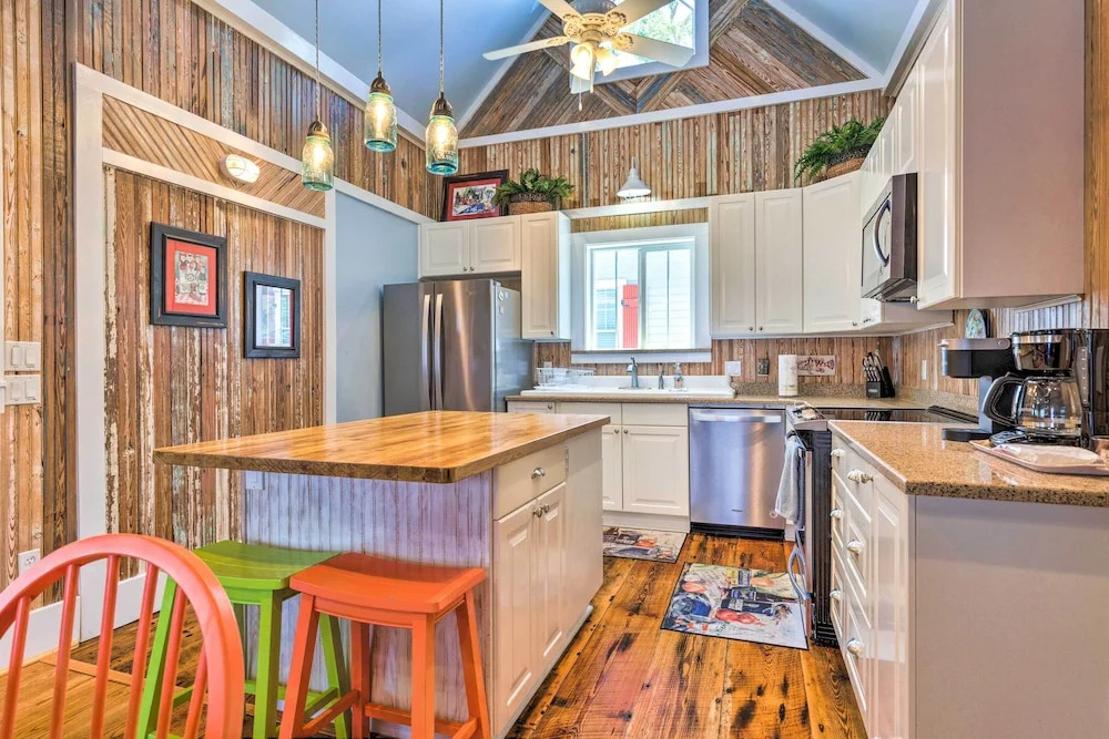 Cottage w/ Porch - 3 Min Walk to Bay St Louis