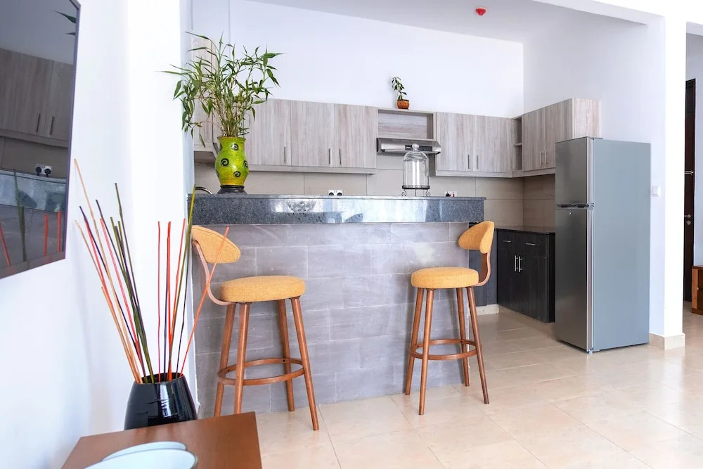 LAziz Suites - Near Aga Khan Hospital