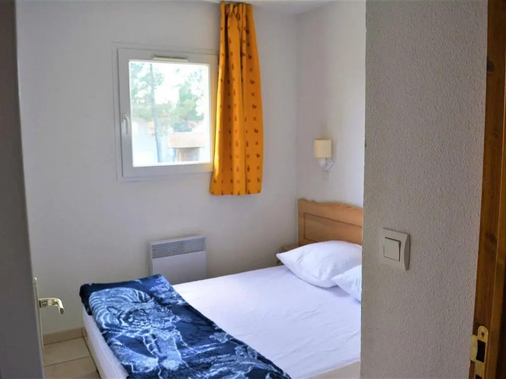 Maison Duplex avec Terrasse, 2 Chambres, Piscines et Parking - FR-1-382-19