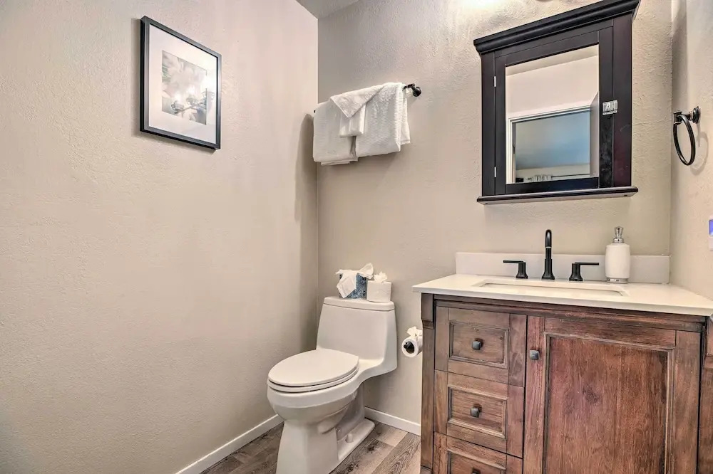 Elegant Mountain-view Condo < 1 Mi to Lifts!