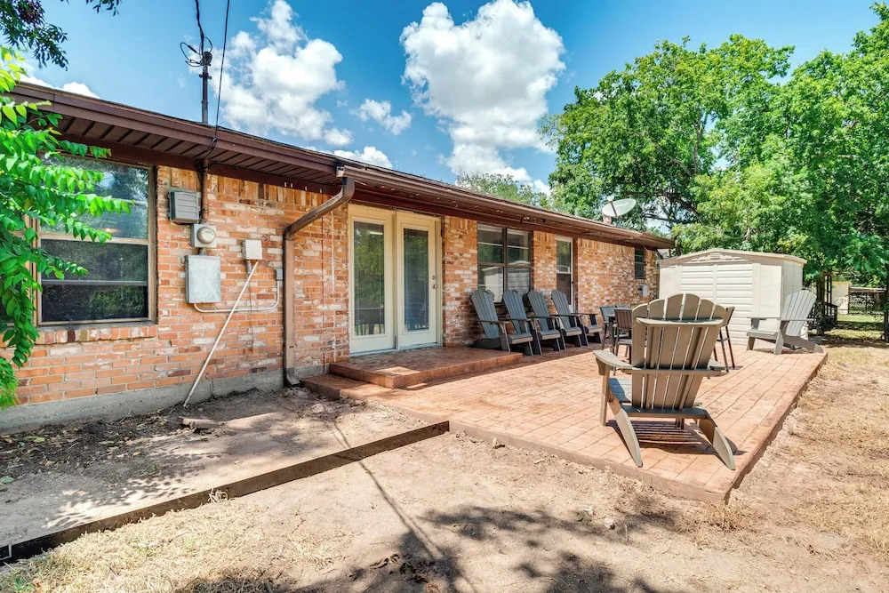 2 Mi to Kyle Field: Bryan Home w/ Fenced Yard