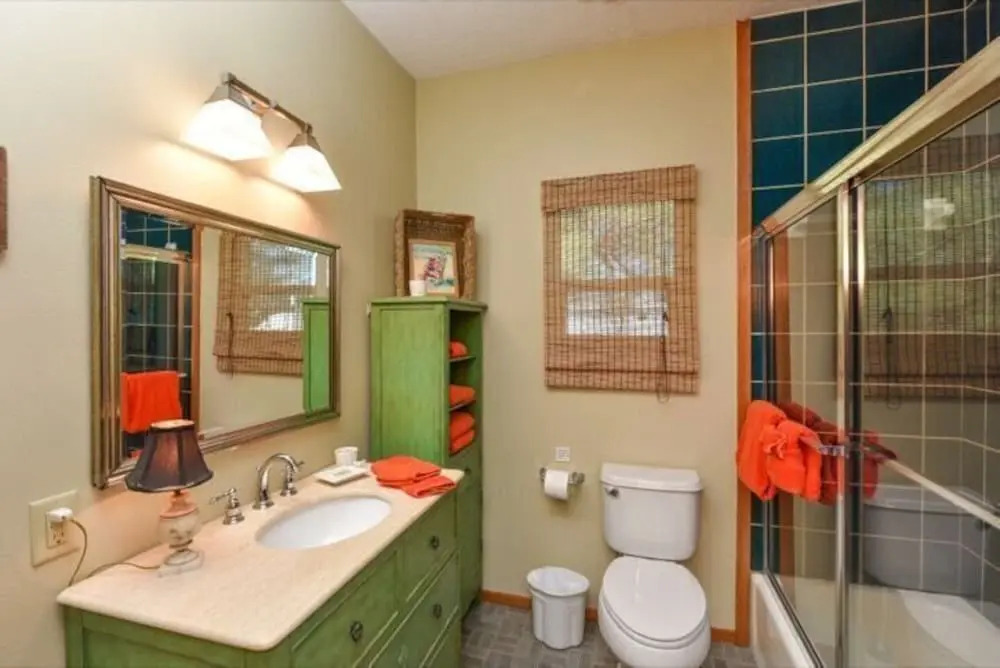 2903 Avenue F 3 Bedroom Home by RedAwning