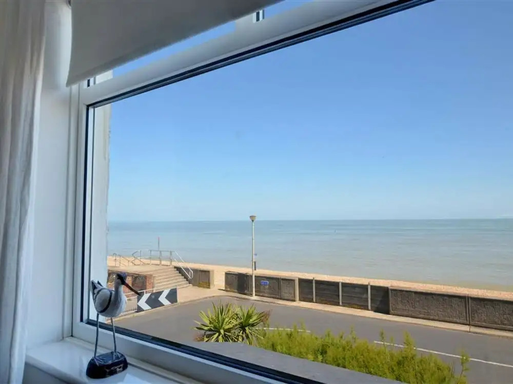 Seaside Holiday Home in Deal near Hiking, Nightlife, & Squash Club