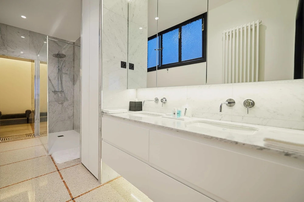 B&B Suites 124
