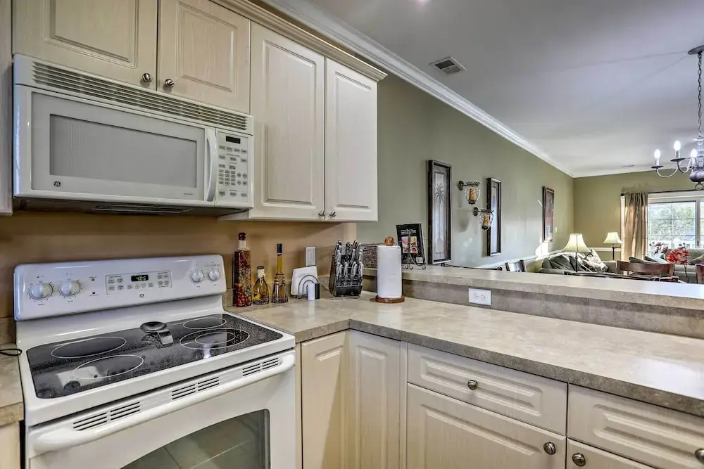 3 Mi to Ocean: Resort Condo in Myrtle Beach!