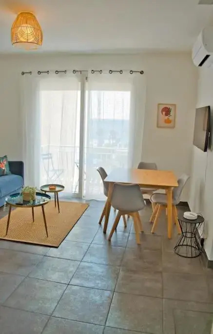 Studio terrasse vue mer à 1min de la plage et tram