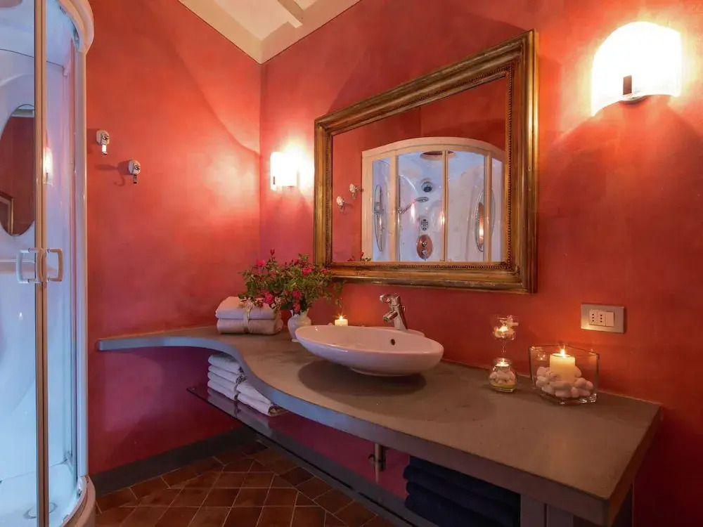 Villa in Cortona With Pool & Hill Views