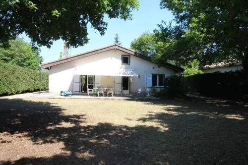 Villa 4 chambres Bassin d'Arcachon dans quartier résidentiel.