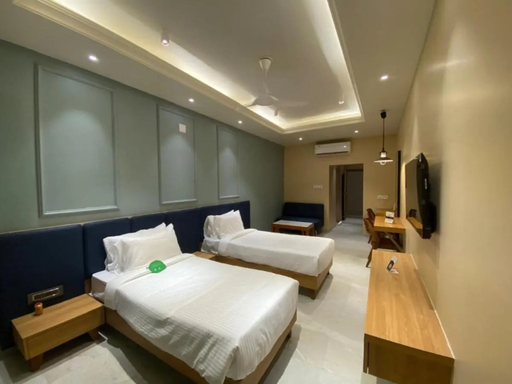 Click Hotel Royal Pearl, Galenda, Dahej