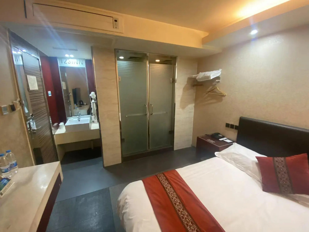 123 Jiman Chain Hotel (Shanghai Daning International Wuwei East Road Subway Station Branch)