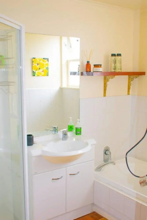 Welcoming 4 Bedroom Family Home in Meadowbank