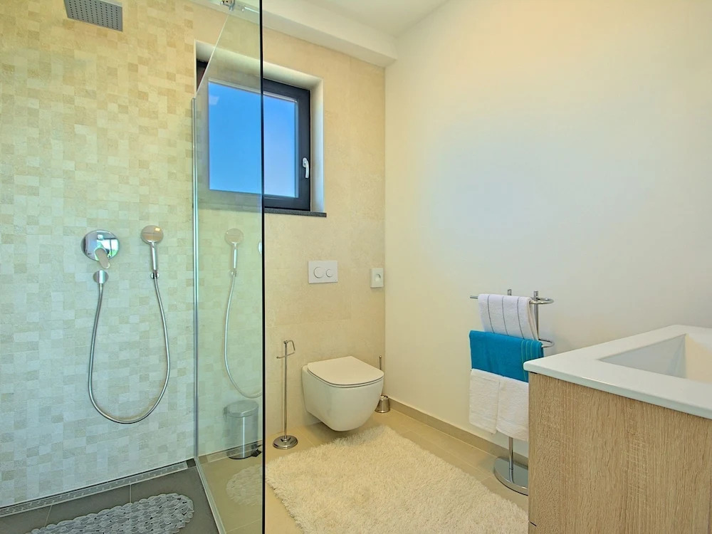 Luxurious Villa in Porec With Jacuzzi