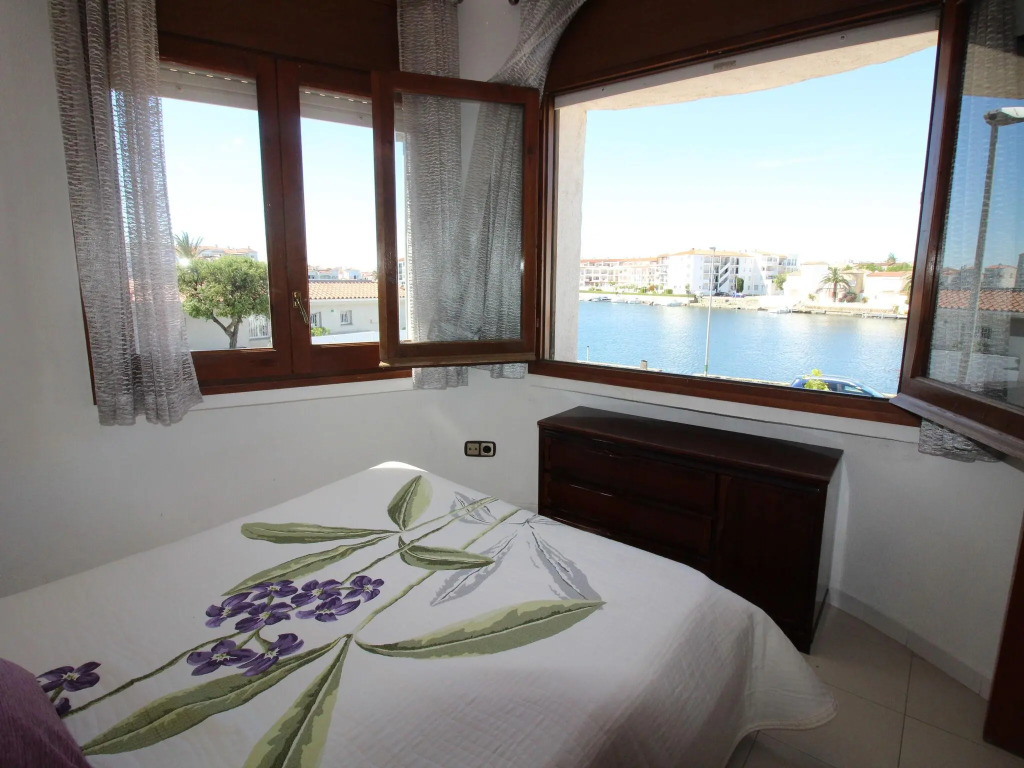 Holiday home in Empuriabrava with a private swimming pool