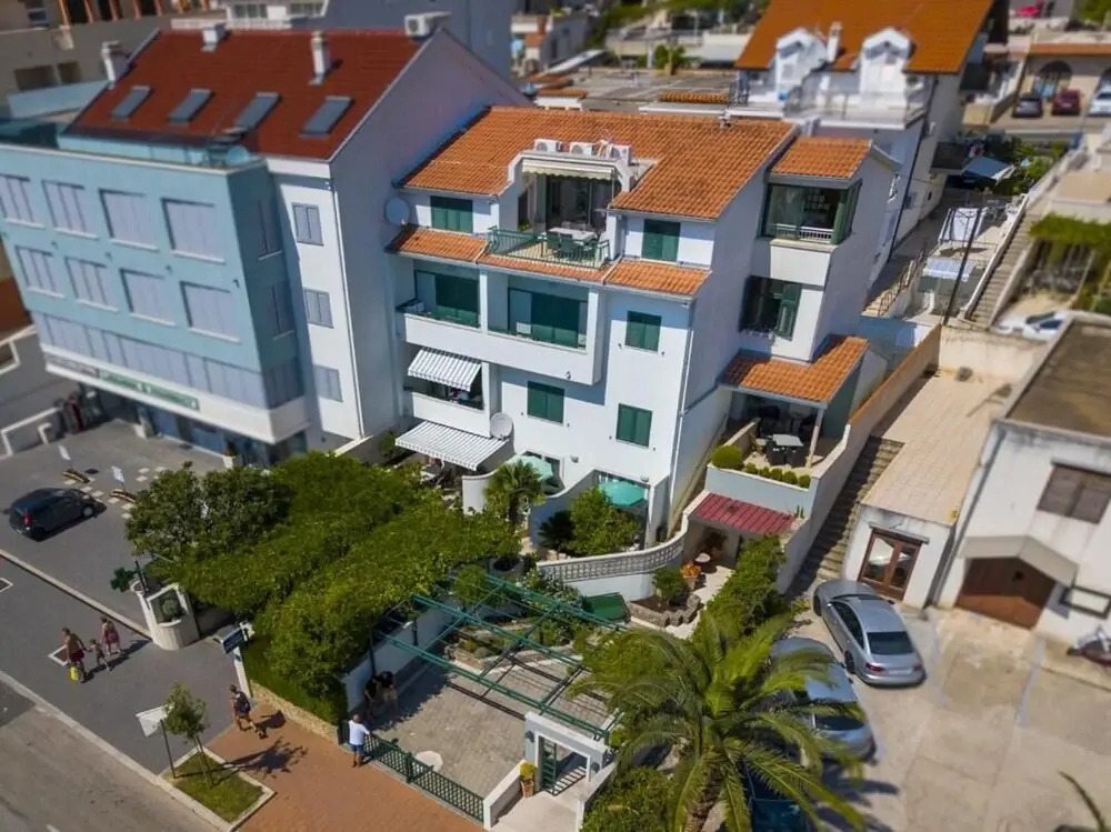 Gianni - Modern & Great Location - SA1
