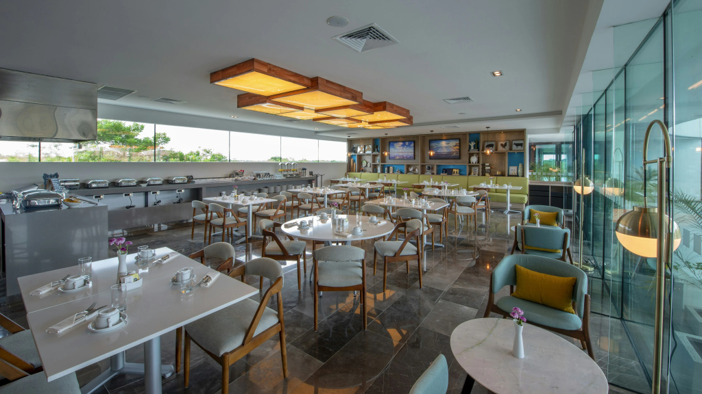 Holiday Inn & Suites - Merida La Isla by IHG