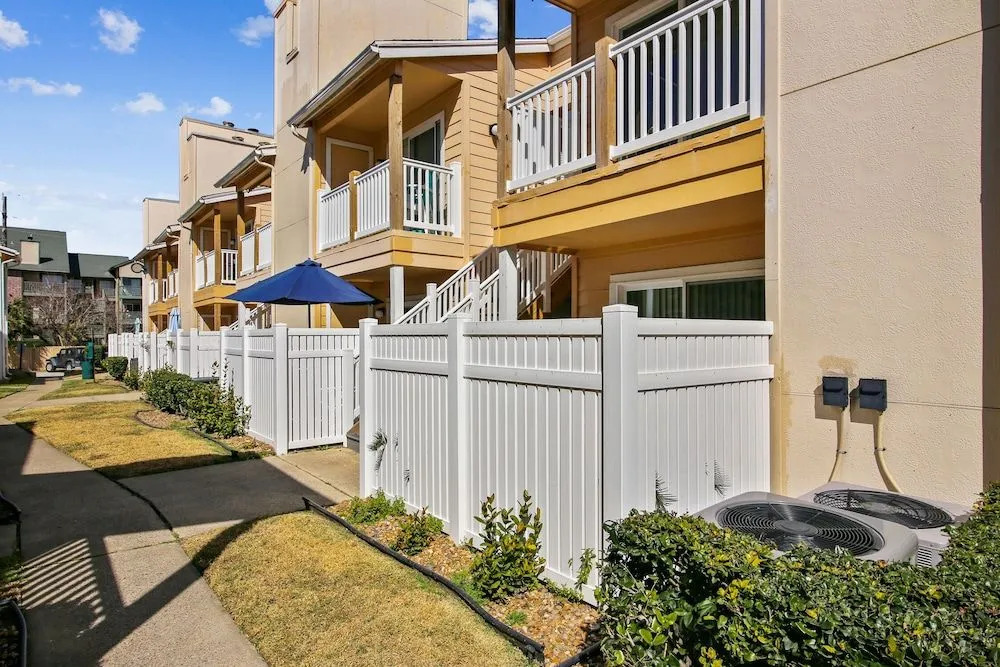 Palms at Cove View 1011-birder's Delight