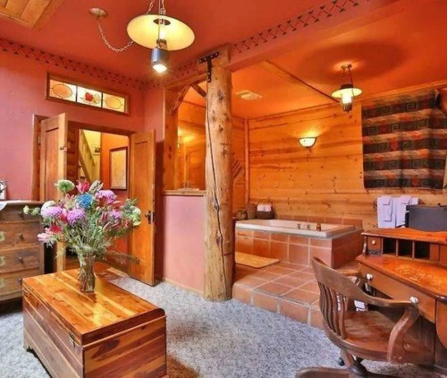 Gold Mountain Manor