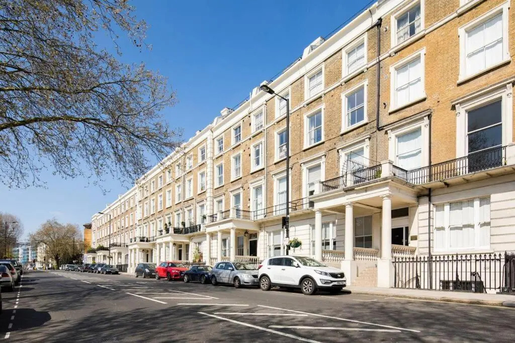 Large and Luxurious 2B 2B flat nr Paddington