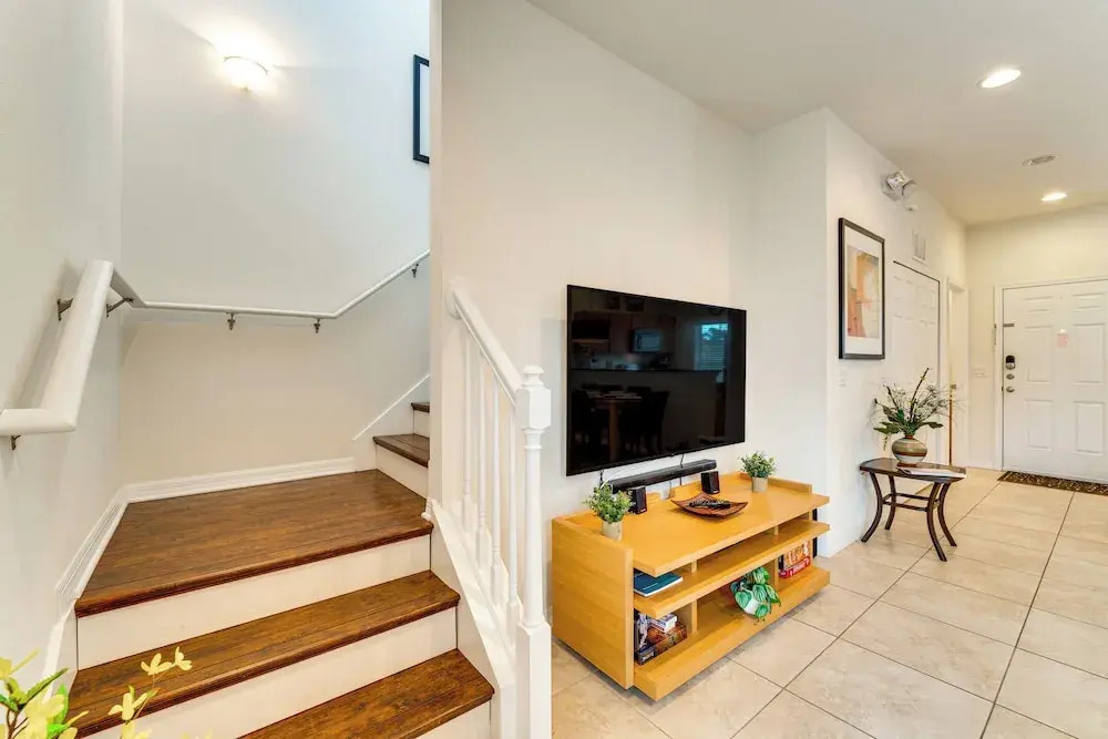 4 Mi to Disney World: Townhome w/ Hot Tub & Lanai!