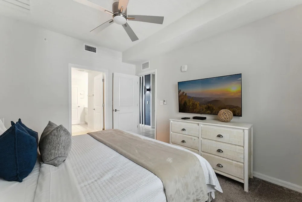 Spacious 2BR Mickey Bedroom Lake View
