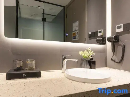 Sanpin Hotel (Suzhou Guanqian Pedestrian Street Pingjiang Road Branch)