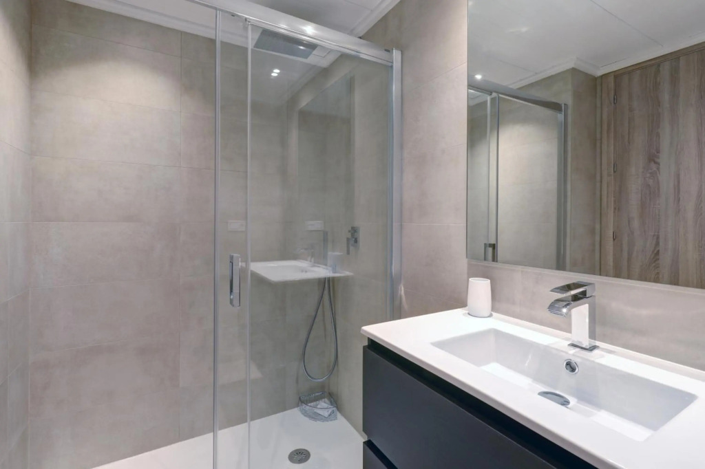 New Modern 3 Bed Apartment Puerto Banus