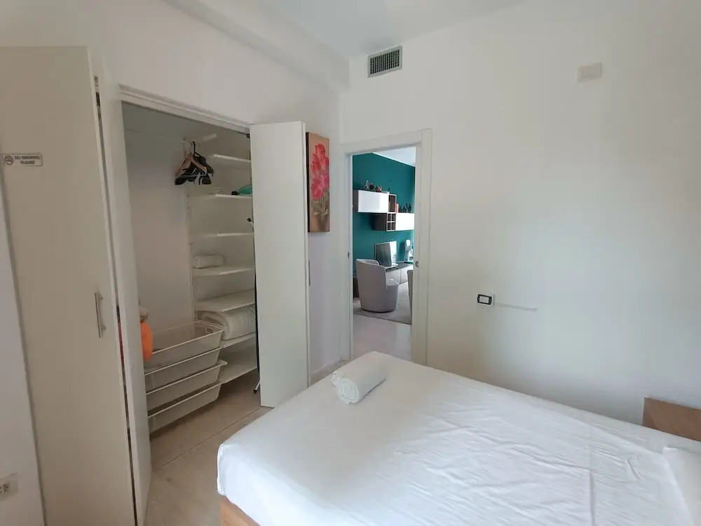 JOIVY Elegant Flat For 4 with 2 Balconies