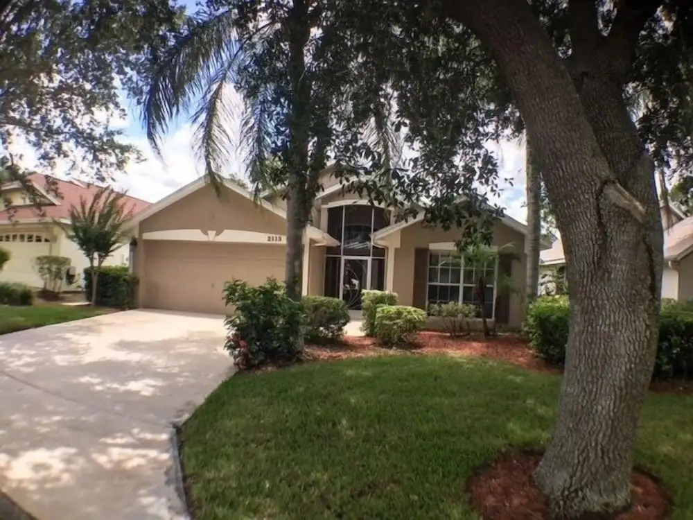 South Facing Pool - Bright Sunny ! 3 Bedroom Home by RedAwning
