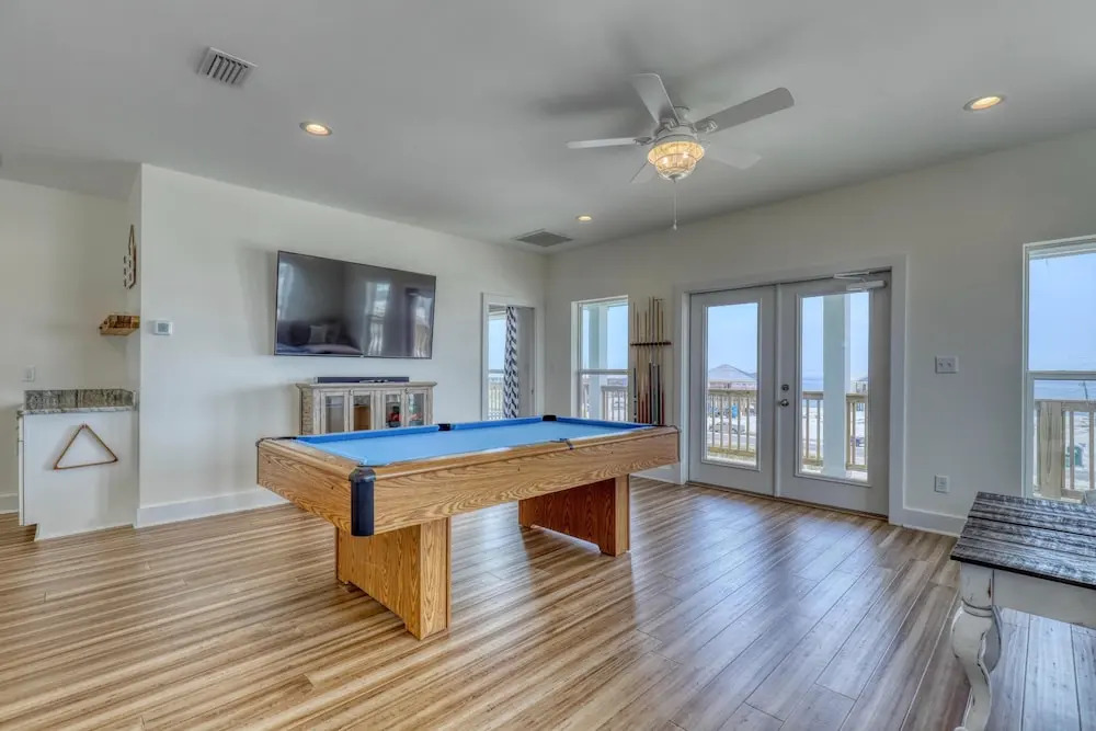 Salty Seahorse -2822 Bienville