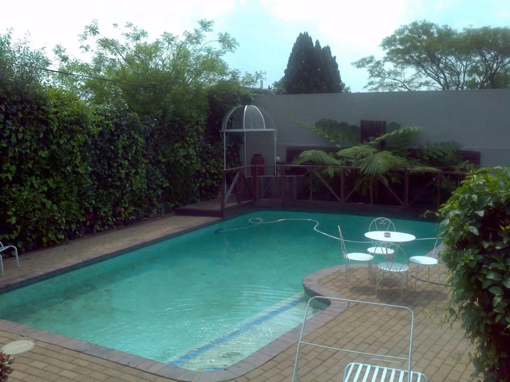 5th Avenue Guest House