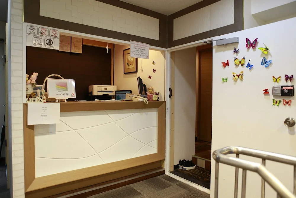 G'inns guest house - Hostel